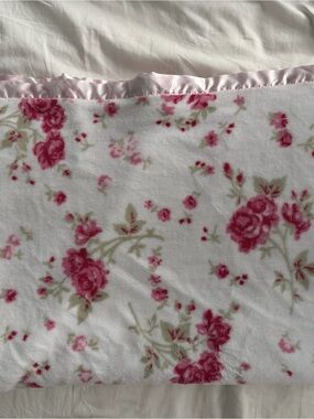Simply Shabby Chic Pink Rose Floral Throw with Satin Trim